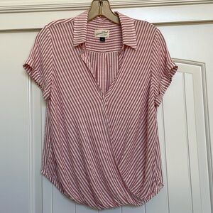 Universal Thread Red & White short sleeve top | Size Medium